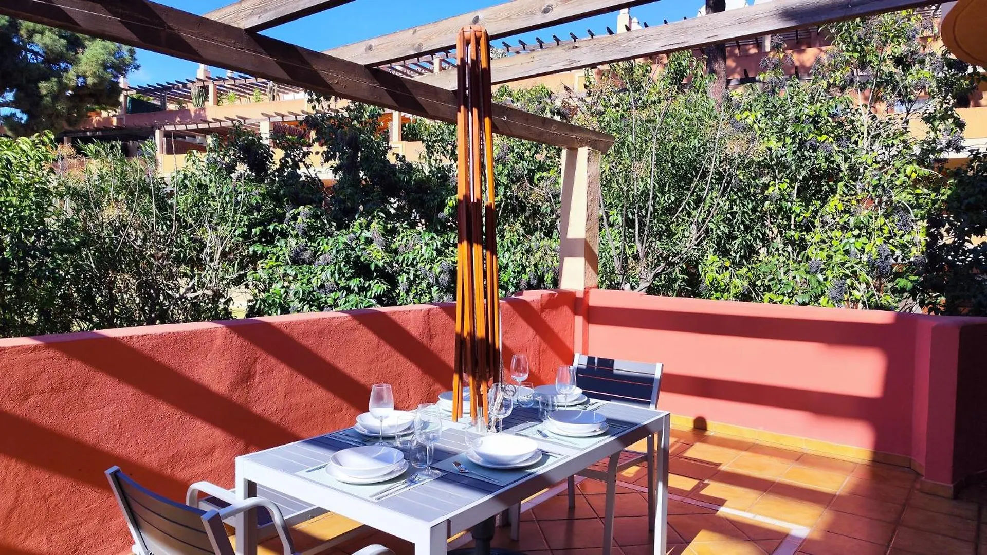 アパート Pinogolf Elviria Marbella With Free Parking, Wifi, Pool And Large Terraceアパートメント